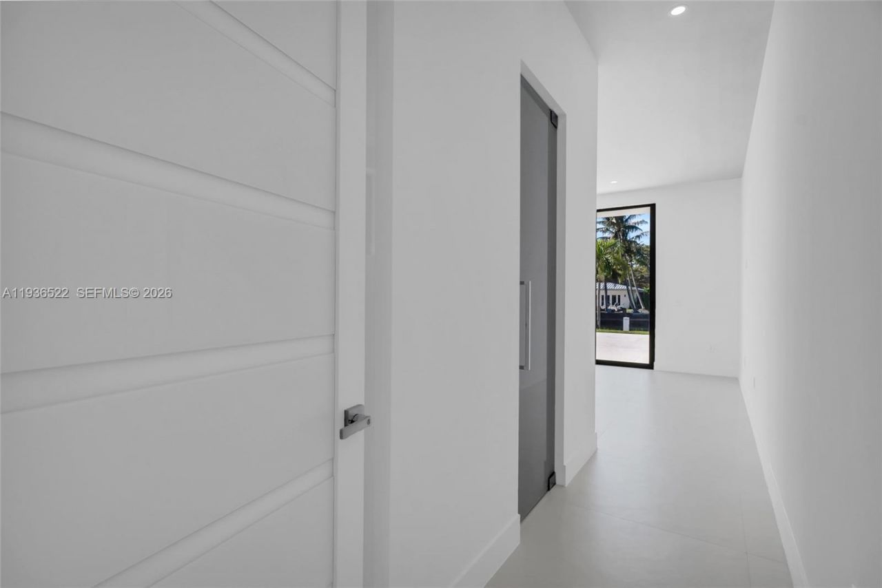 13200 N Bayshore Dr, North Miami, FL 33181 Photo