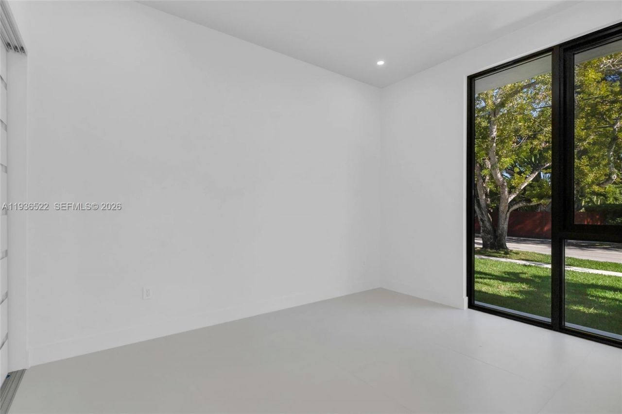 13200 N Bayshore Dr, North Miami, FL 33181 Photo