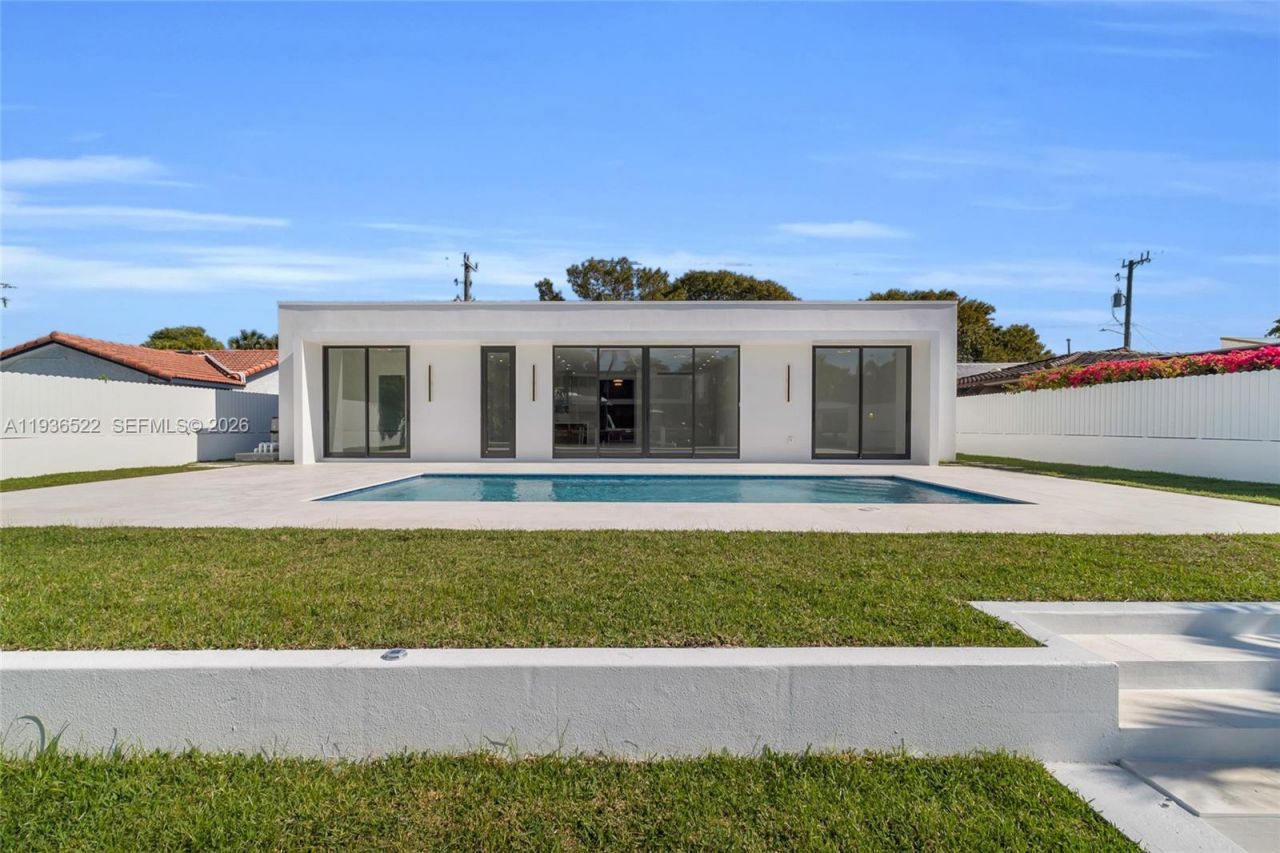 13200 N Bayshore Dr, North Miami, FL 33181 Photo