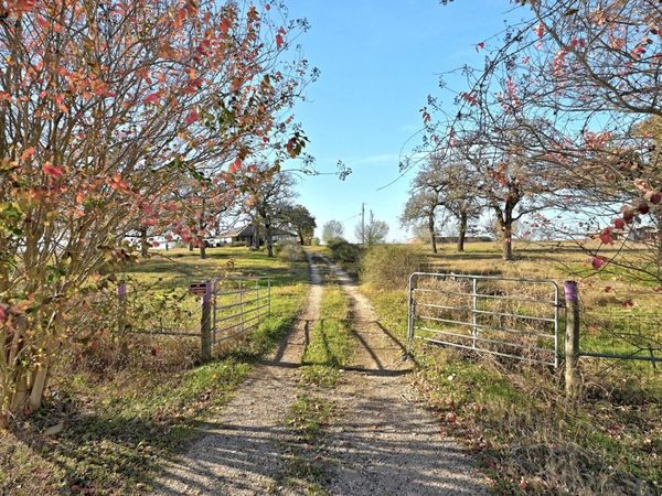 162 Fm 672 RD, Dale, TX 78616