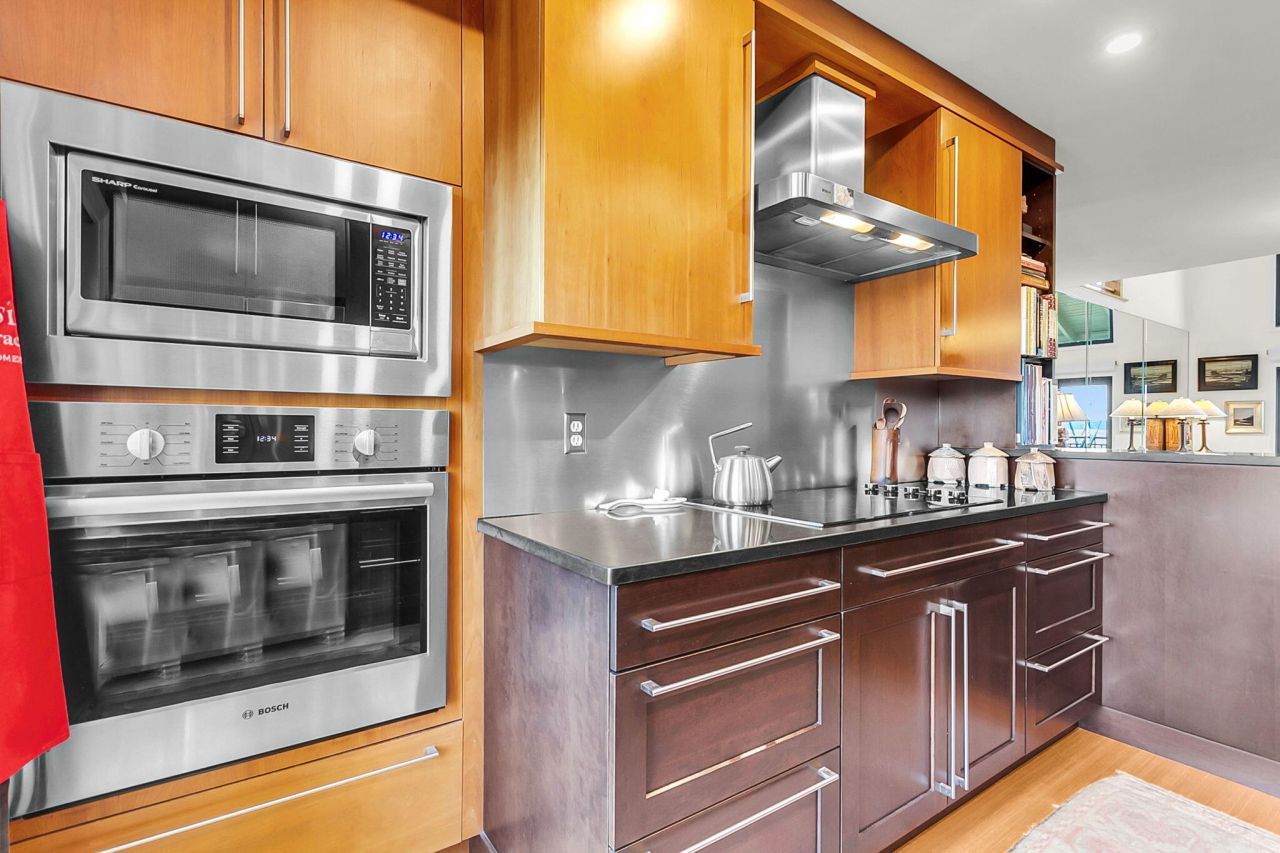 1918 Marsh Oak Lane Photo 12