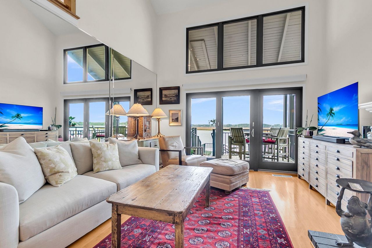 1918 Marsh Oak Lane Photo 15