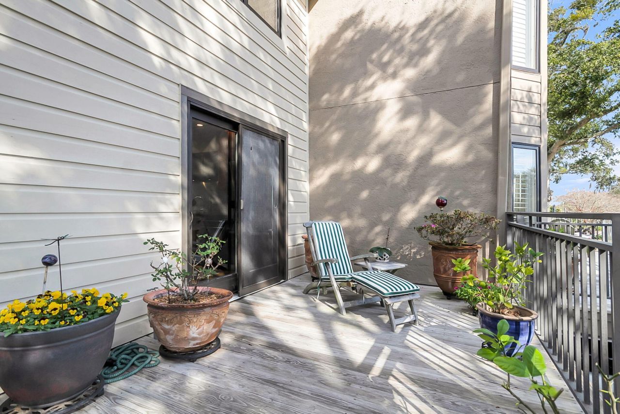 1918 Marsh Oak Lane Photo 4