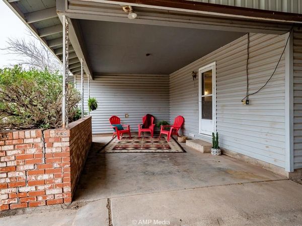 510 W Irving Street , Munday, TX 76371