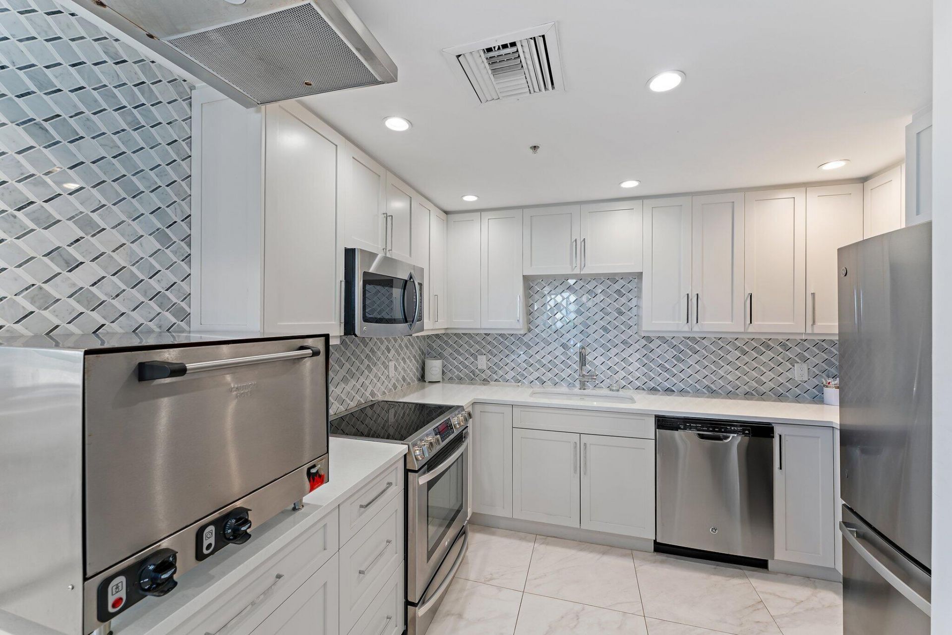 5280 N Ocean Drive, Unit 3b, Singer Island, FL 33404 Photo