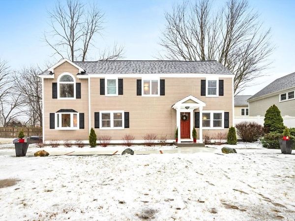 3 Summer St, Unit 2, Topsfield, MA 01983