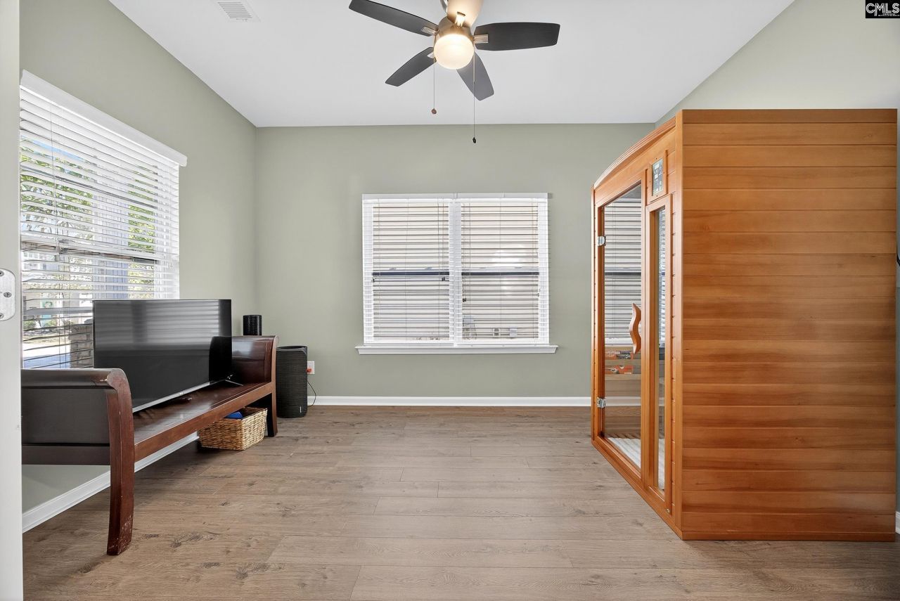 125 Chesterton Drive  Photo 4