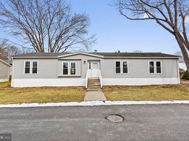 921 LAKEVIEW DRIVE, GREEN LANE, PA 18054