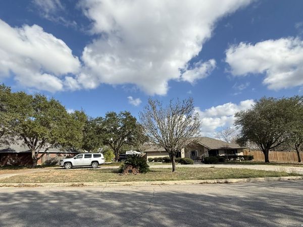 1320 Continental, Pleasanton, TX 78064