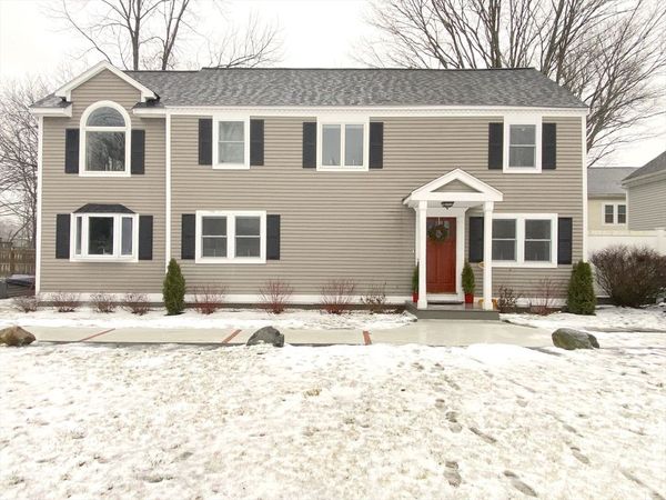 3 Summer St, Topsfield, MA 01983