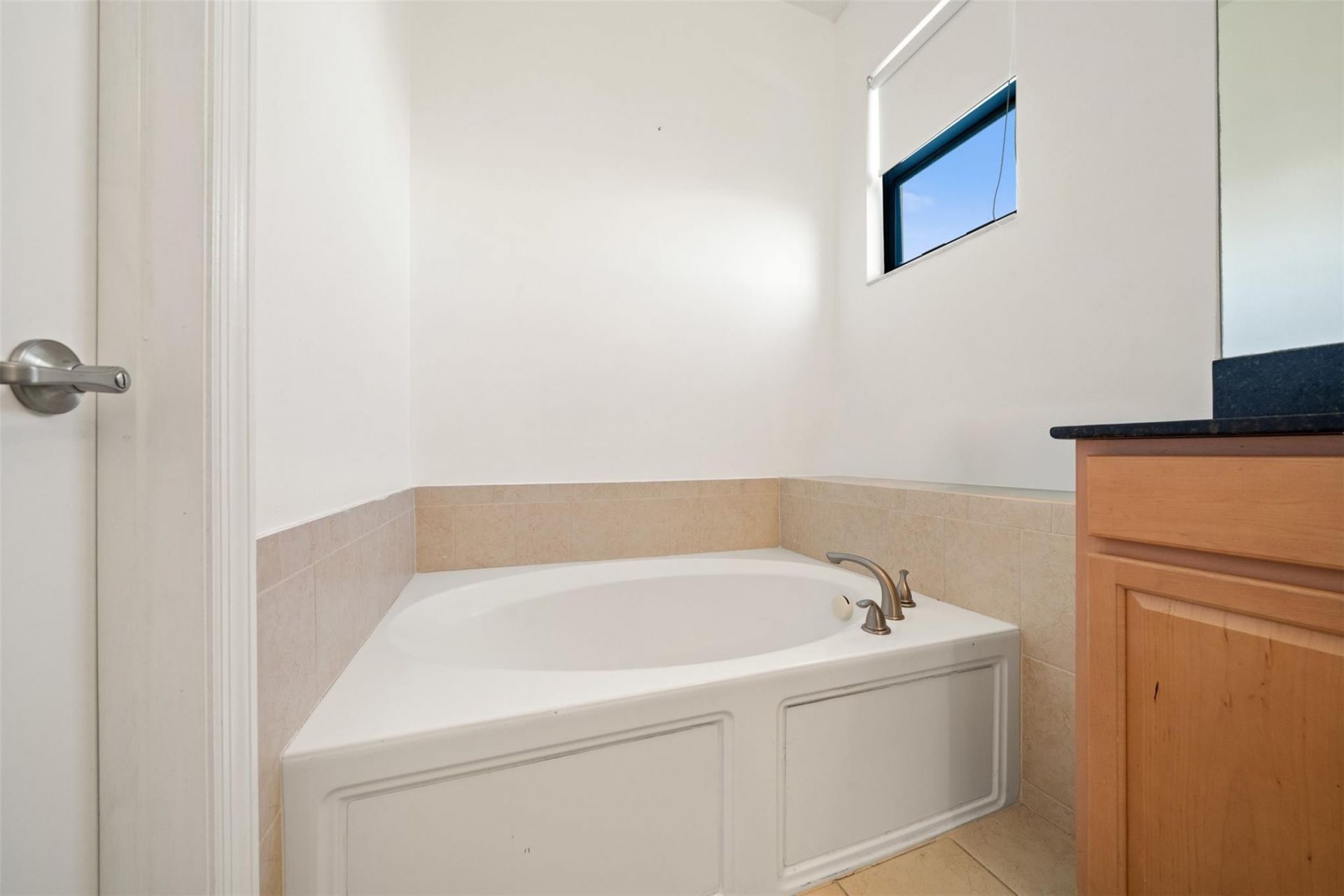 631 NE 191st Terrace, Miami, FL 33179 Photo