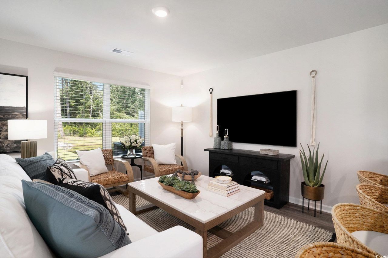 543 Gemstone Blvd Photo 4