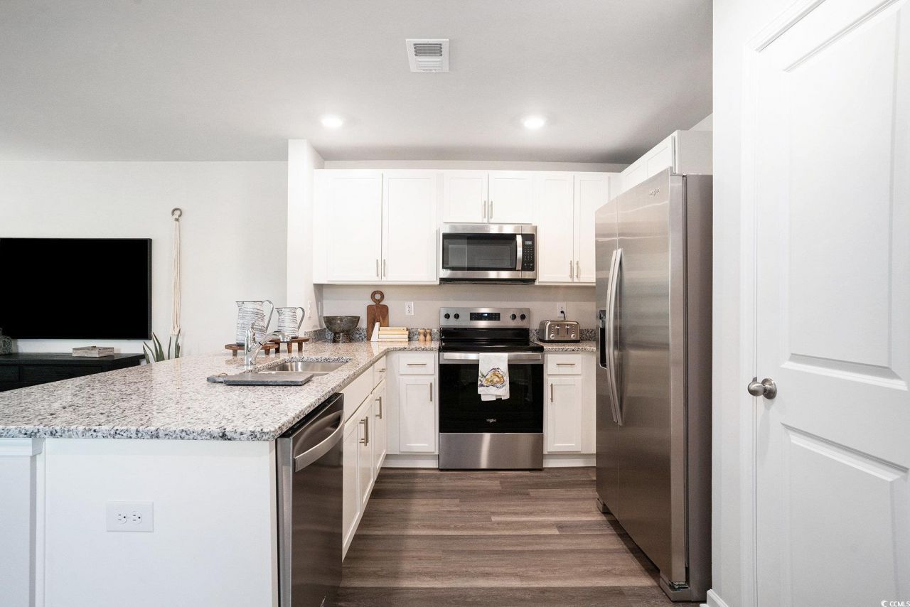 539 Gemstone Blvd Photo 12