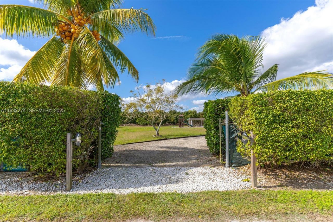 18900 SW 224th St, Miami, FL 33170 Photo