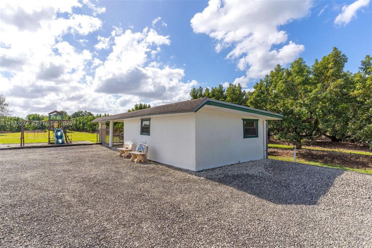 18900 SW 224th St, Miami, FL 33170 Photo