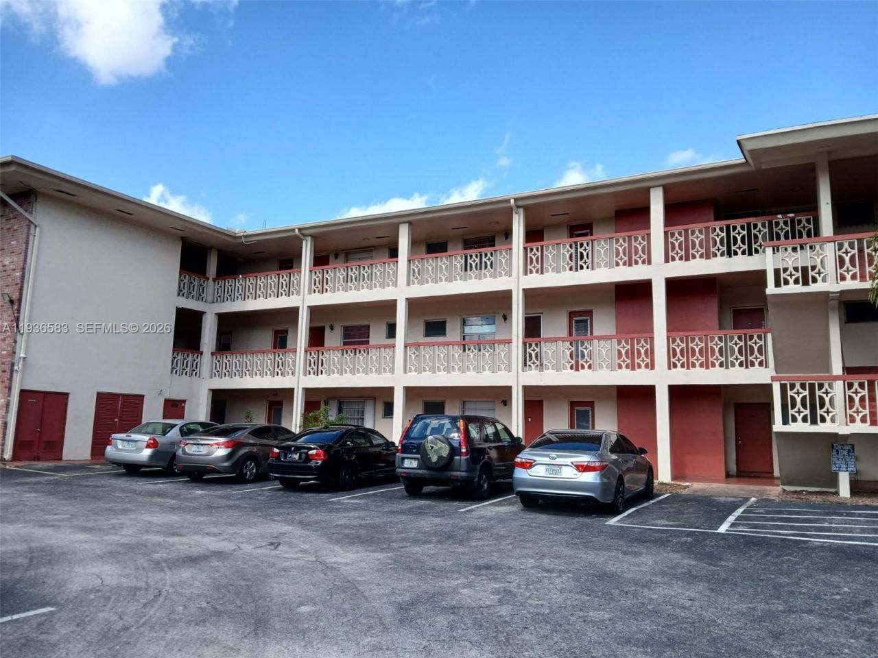 4751 NW 10th Ct, Unit 310, Plantation, FL 33313 Photo