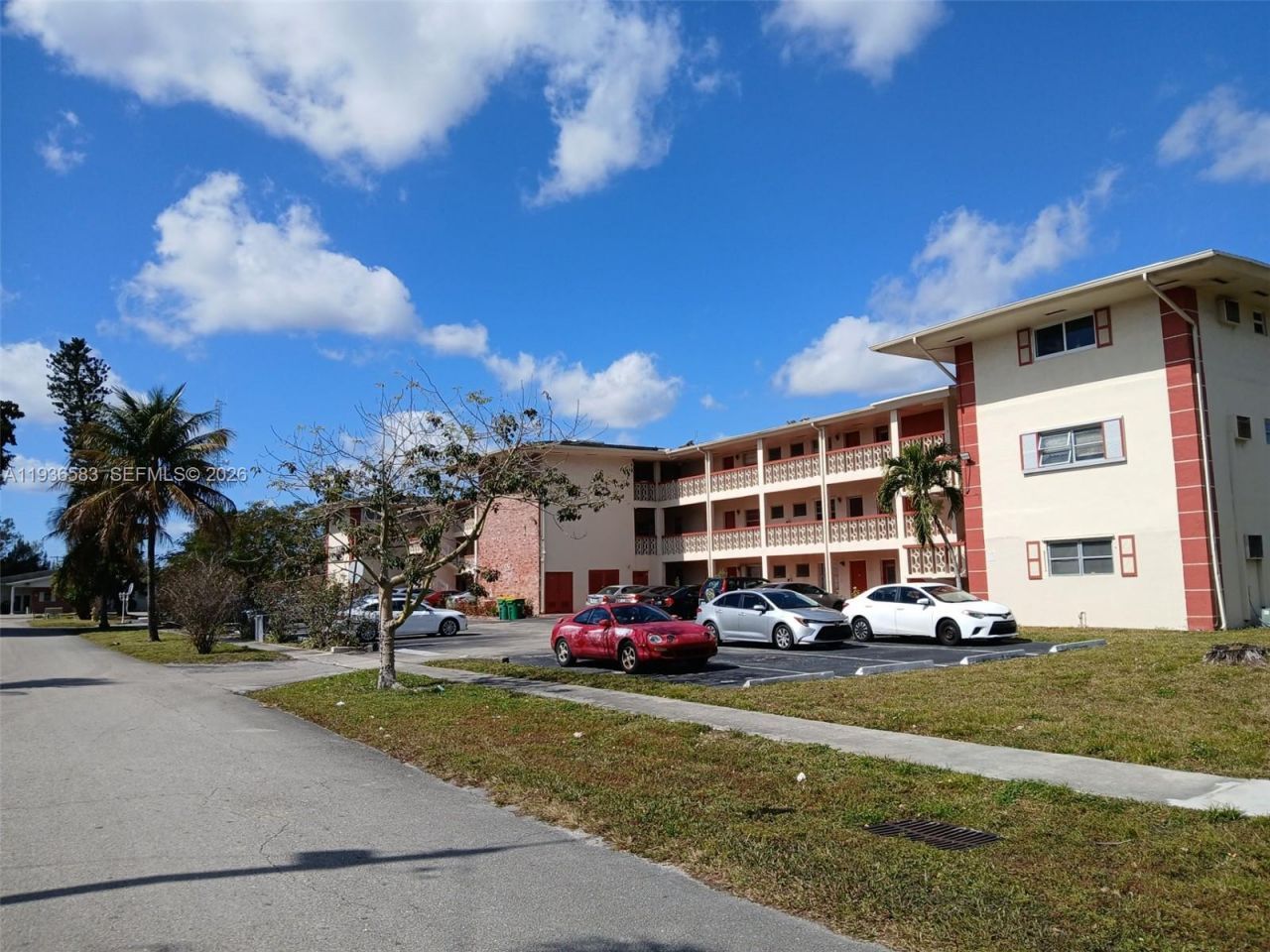 4751 NW 10th Ct, Unit 310, Plantation, FL 33313 Photo