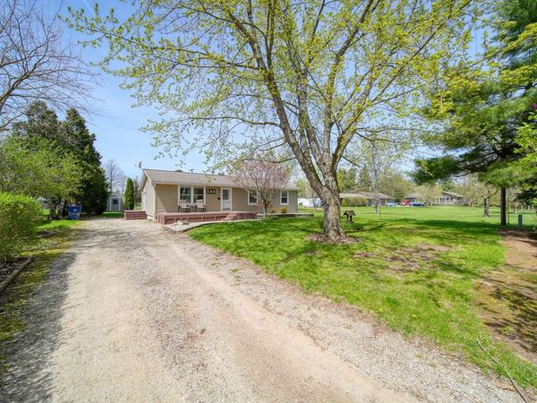 186 Harris Drive, Cement City, MI 49233