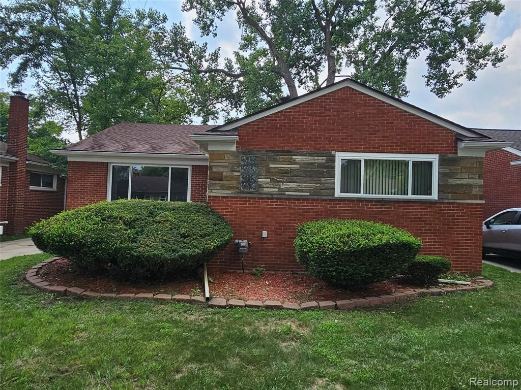 23091 Sussex Street, Oak Park, MI 48237 Main Photo