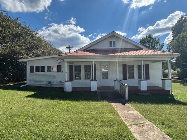 123 S Groves Road , Pikeville, TN 37367