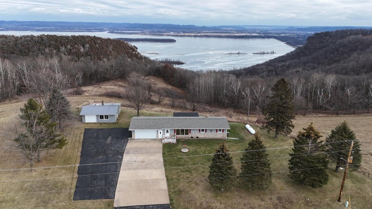 32158 County Road 1, La Crescent, MN 55947 Main Photo