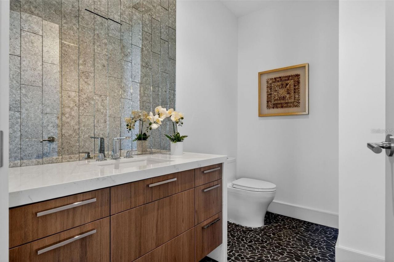 1591 Gulf Of Mexico Drive, Unit 410, Longboat Key, FL 34228 Photo