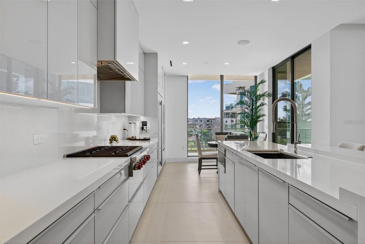 1591 Gulf Of Mexico Drive, Unit 410, Longboat Key, FL 34228 Photo