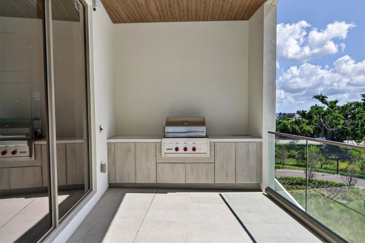 1591 Gulf Of Mexico Drive, Unit 410, Longboat Key, FL 34228 Photo