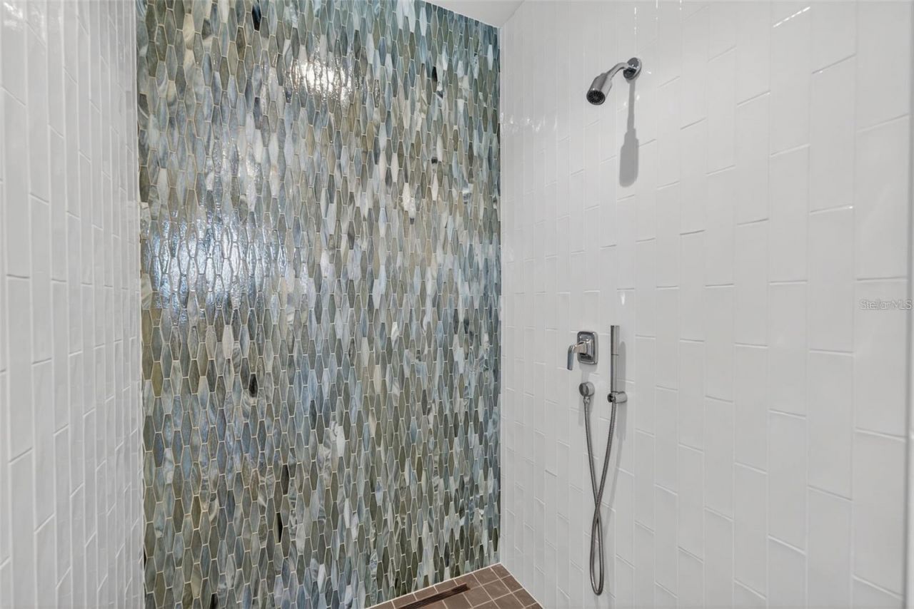 1591 Gulf Of Mexico Drive, Unit 410, Longboat Key, FL 34228 Photo