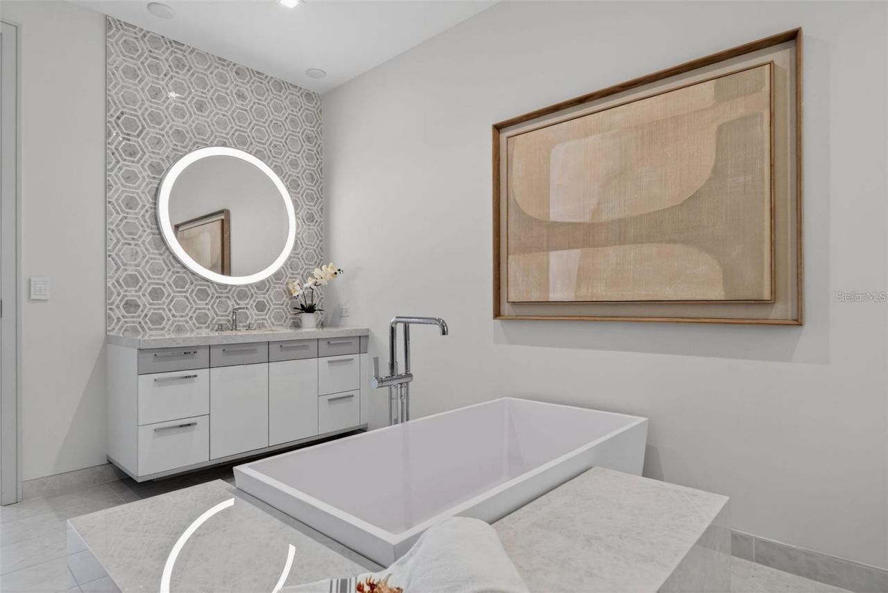 1591 Gulf Of Mexico Drive, Unit 410, Longboat Key, FL 34228 Photo