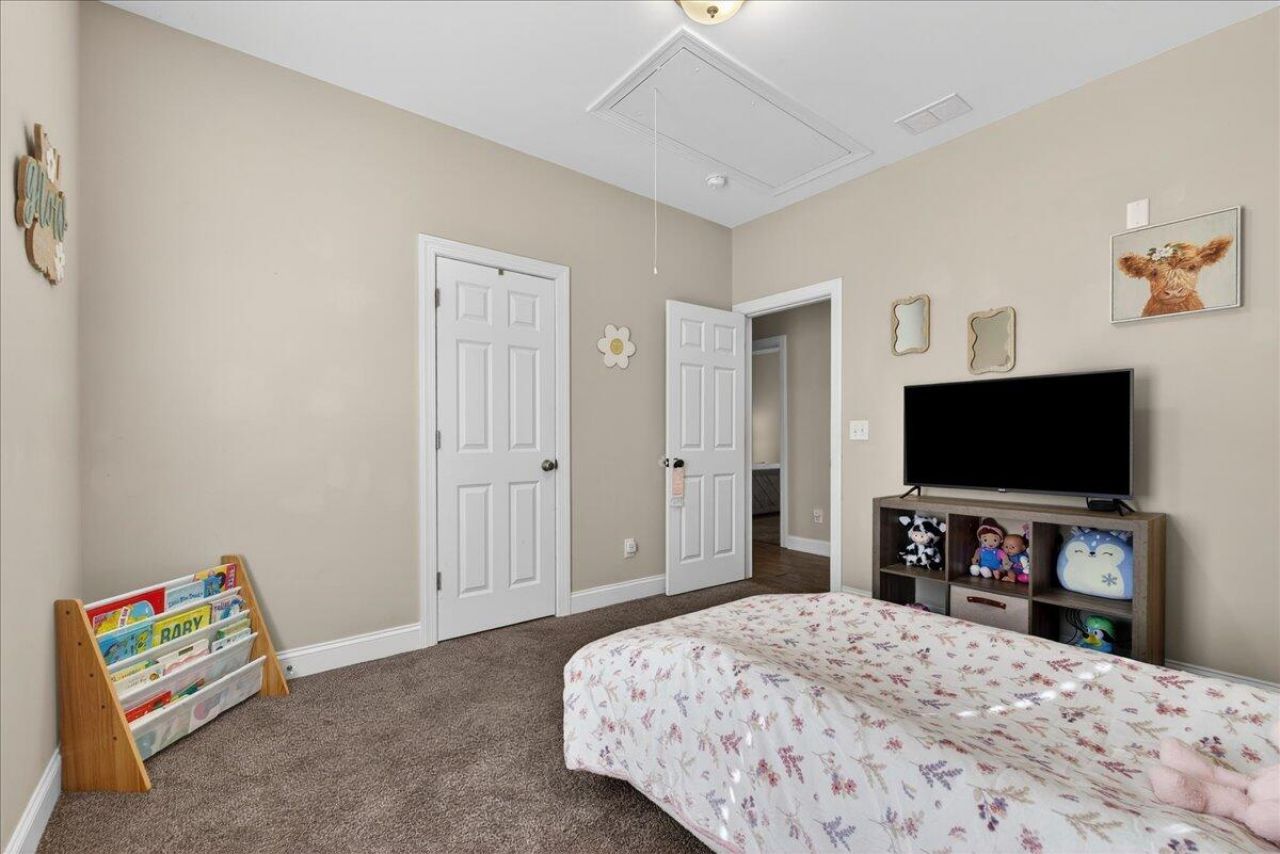 124 Lodestone Court Photo 15