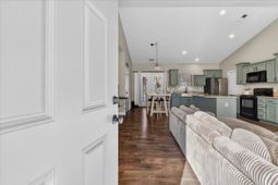 124 Lodestone Court photo 4