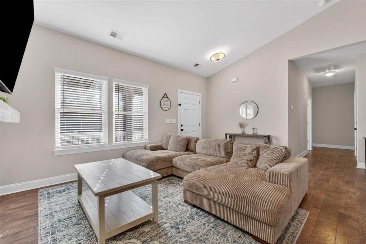 124 Lodestone Court Photo 4