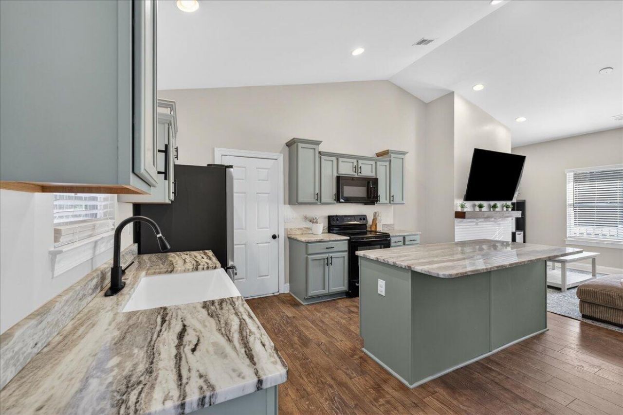 124 Lodestone Court Photo 6