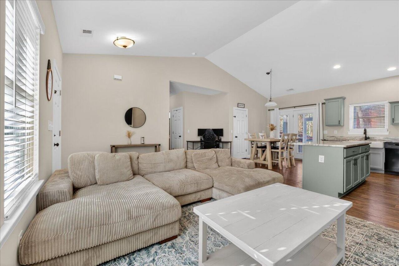 124 Lodestone Court Photo 7