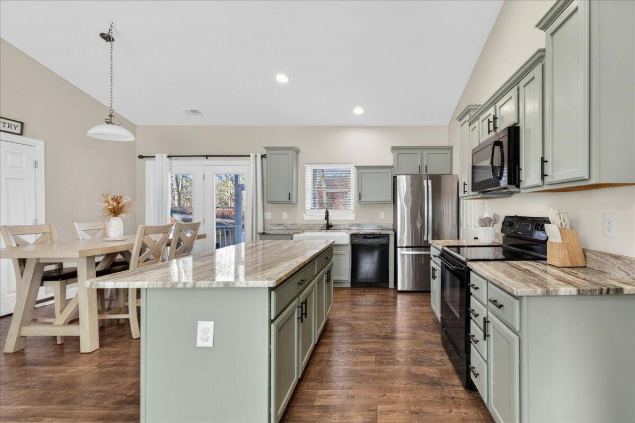 124 Lodestone Court Photo 8