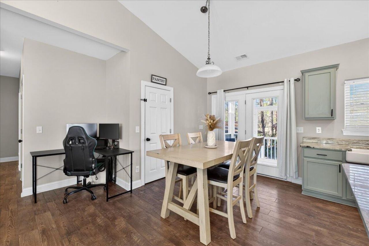 124 Lodestone Court Photo 9