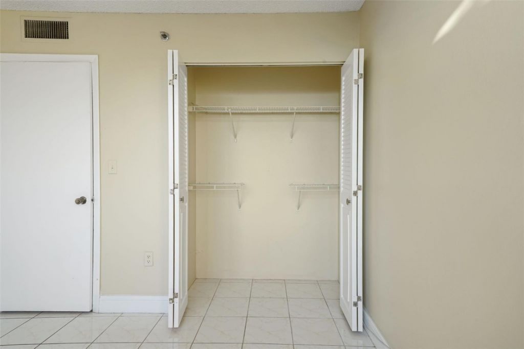 1300 Saint Charles Place, Unit 507, Pembroke Pines, FL 33026 Photo