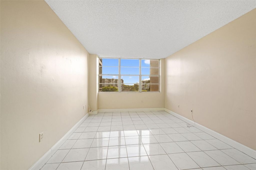 1300 Saint Charles Place, Unit 507, Pembroke Pines, FL 33026 Photo