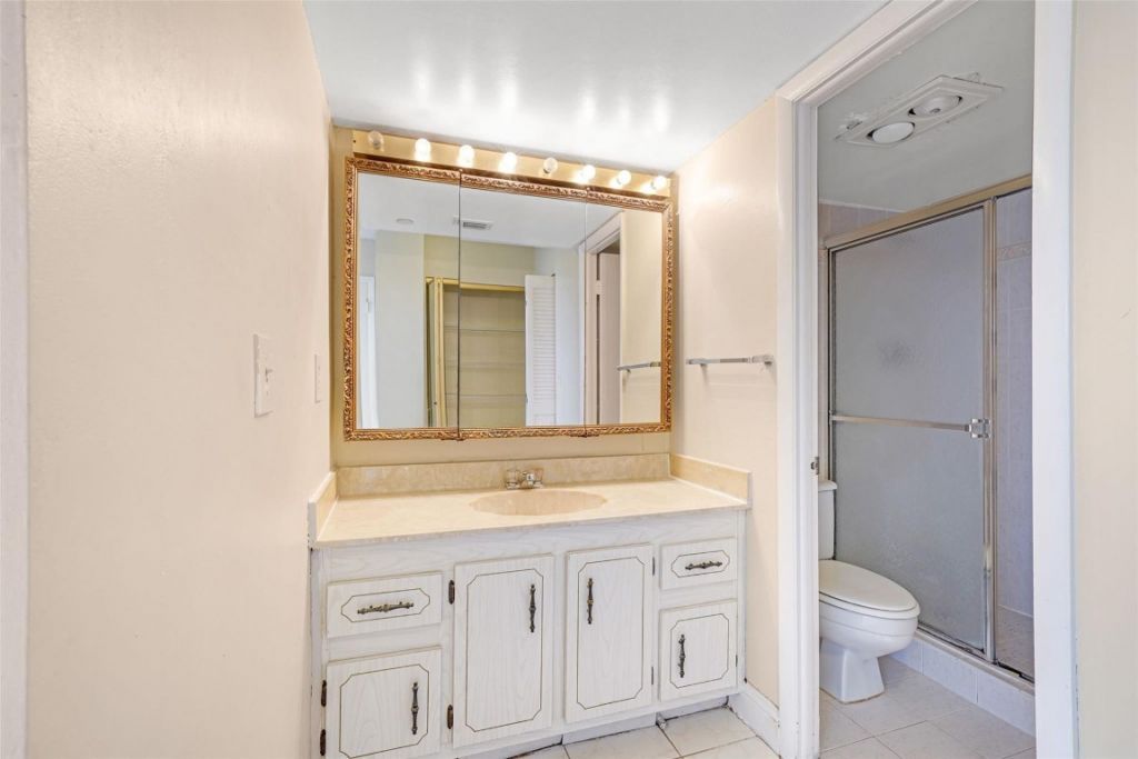 1300 Saint Charles Place, Unit 507, Pembroke Pines, FL 33026 Photo