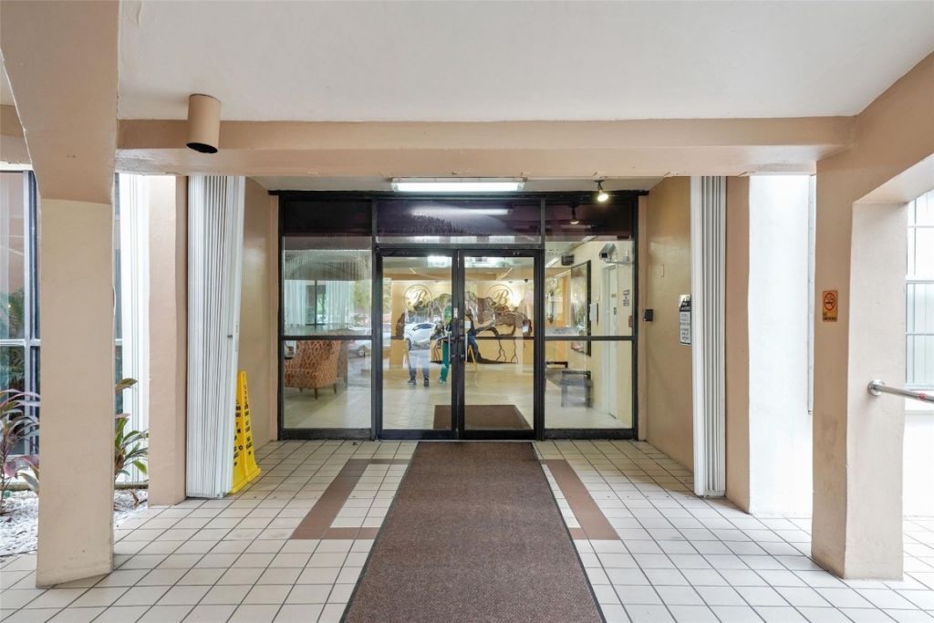 1300 Saint Charles Place, Unit 507, Pembroke Pines, FL 33026 Photo