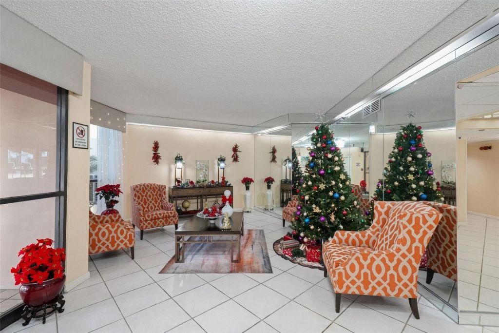 1300 Saint Charles Place, Unit 507, Pembroke Pines, FL 33026 Photo