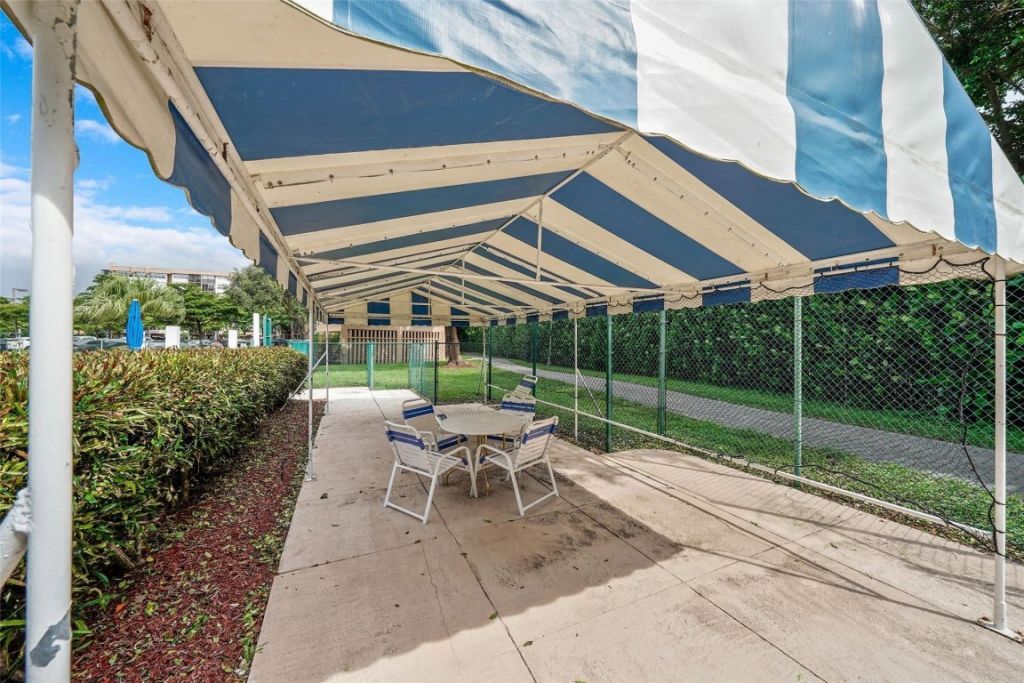 1300 Saint Charles Place, Unit 507, Pembroke Pines, FL 33026 Photo