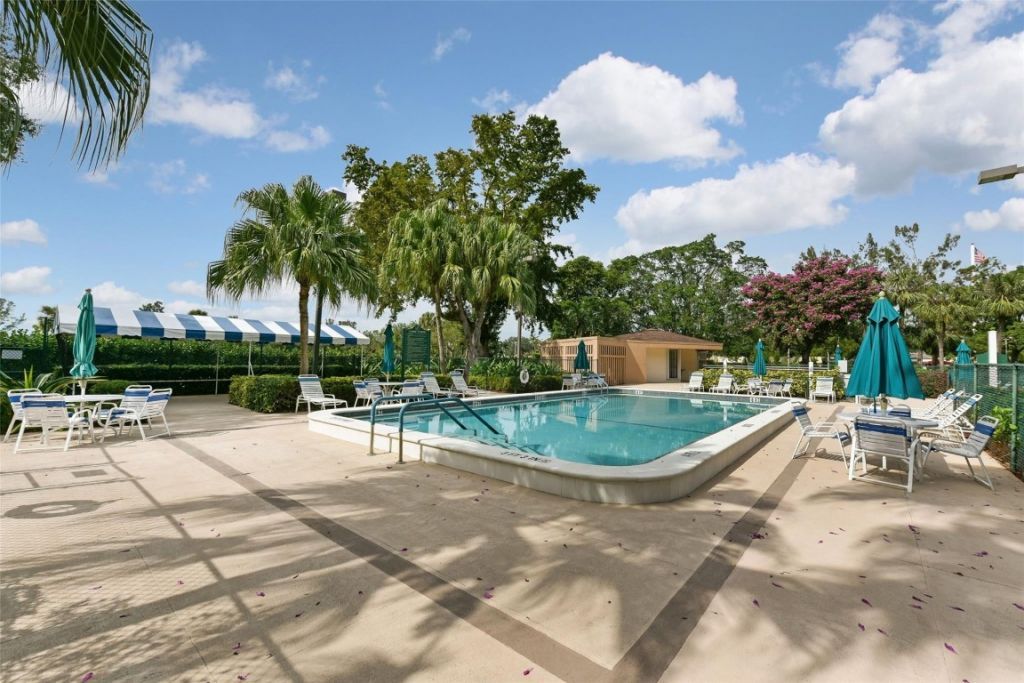 1300 Saint Charles Place, Unit 507, Pembroke Pines, FL 33026 Photo