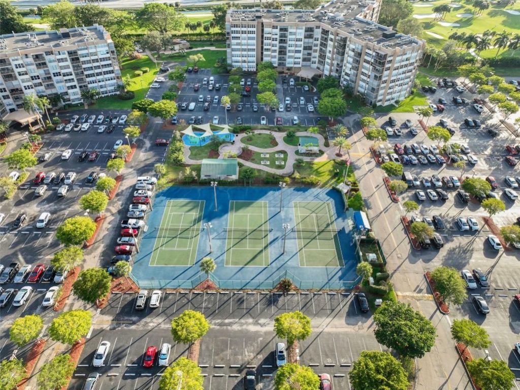 1300 Saint Charles Place, Unit 507, Pembroke Pines, FL 33026 Photo