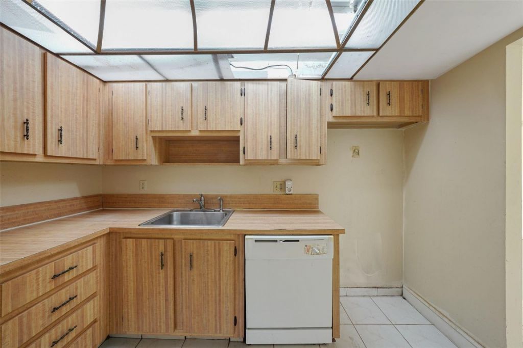 1300 Saint Charles Place, Unit 507, Pembroke Pines, FL 33026 Photo