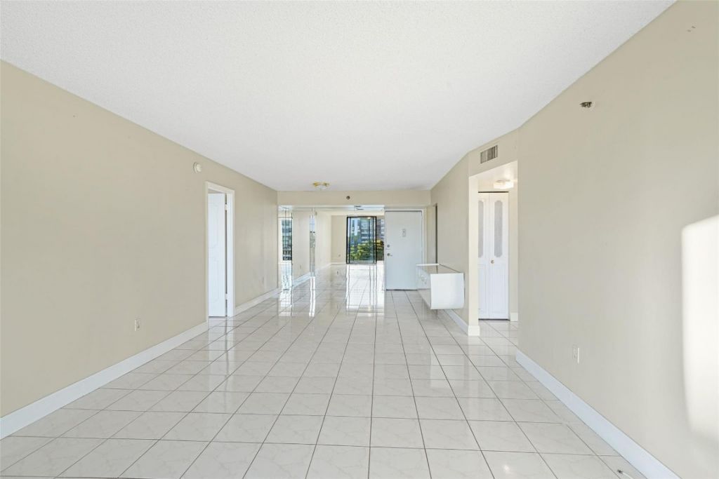1300 Saint Charles Place, Unit 507, Pembroke Pines, FL 33026 Photo
