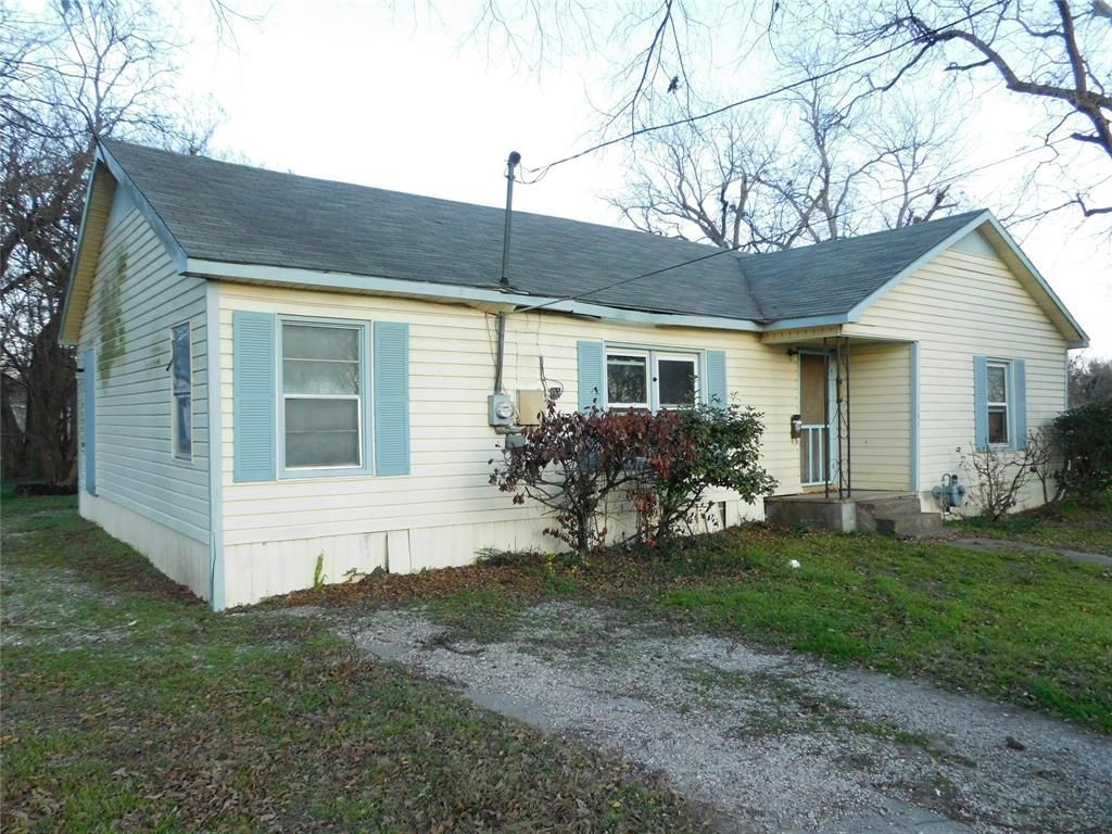 104 N Pecan Avenue, Hubbard, TX 76648 Main Photo