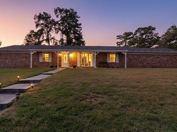 1004 Oakwood Drive, Longview, TX 75604