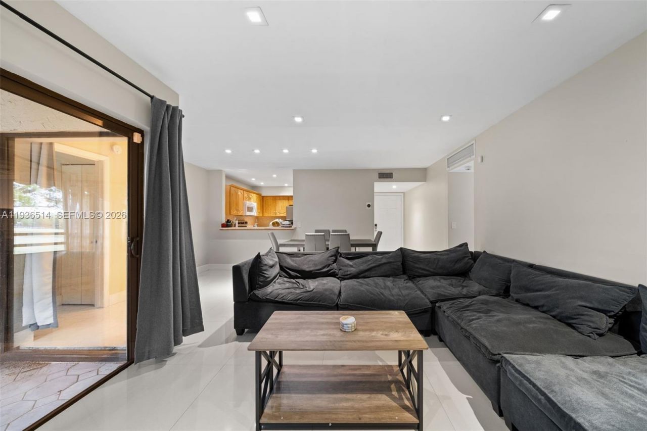 20310 NE 3rd Ct, Unit 2, Miami, FL 33179 Photo